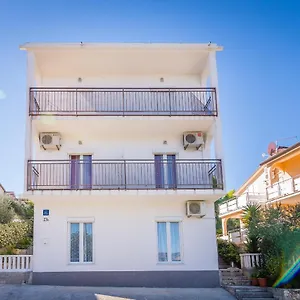 https://cheap-apartment-tanja.hotels-in-trogir.com