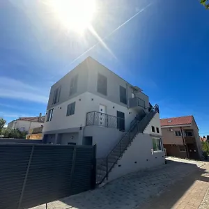 https://apartments-ena.hotels-in-trogir.com