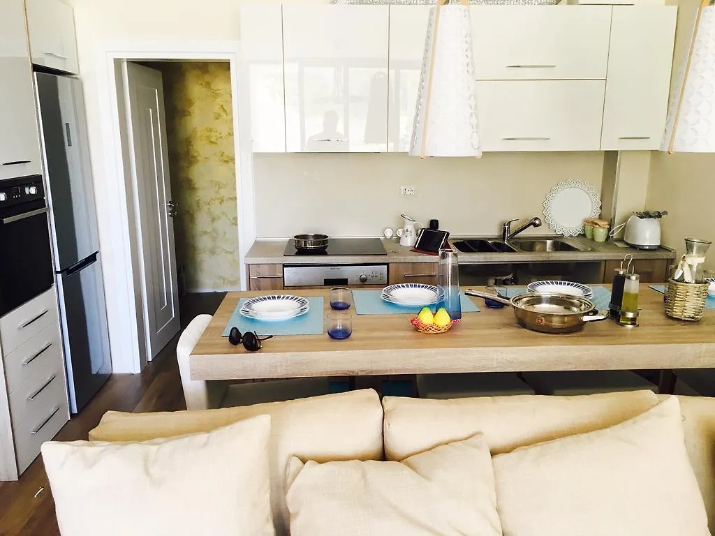 West Beach Apartment ドゥラス