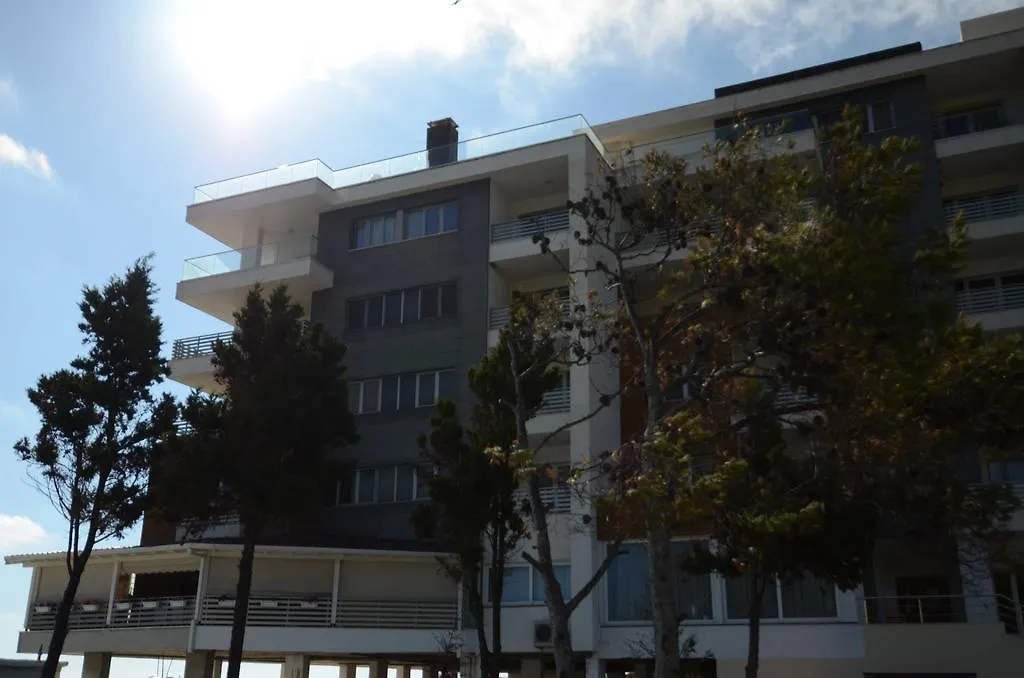 West Beach Apartment ドゥラス