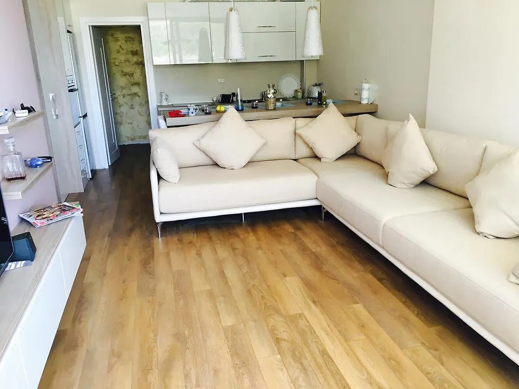 West Beach Apartment ドゥラス