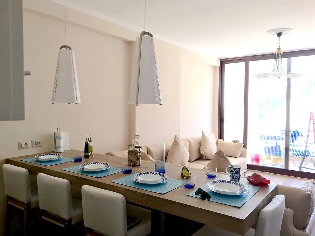West Beach Apartment ドゥラス